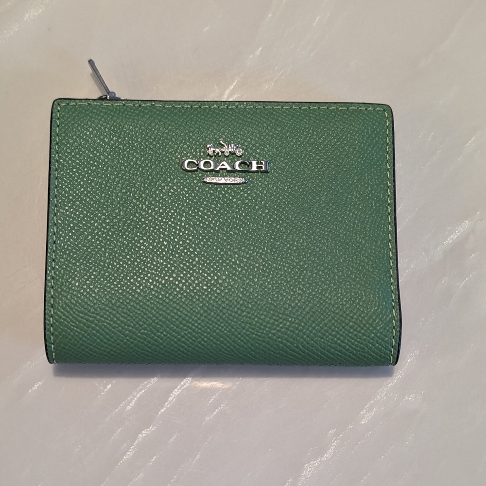 Coach Emerald Green Leather Wallet And Silver Hardware